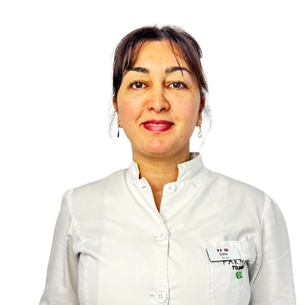 Dalila Benaoudia, Técnica en farmacia